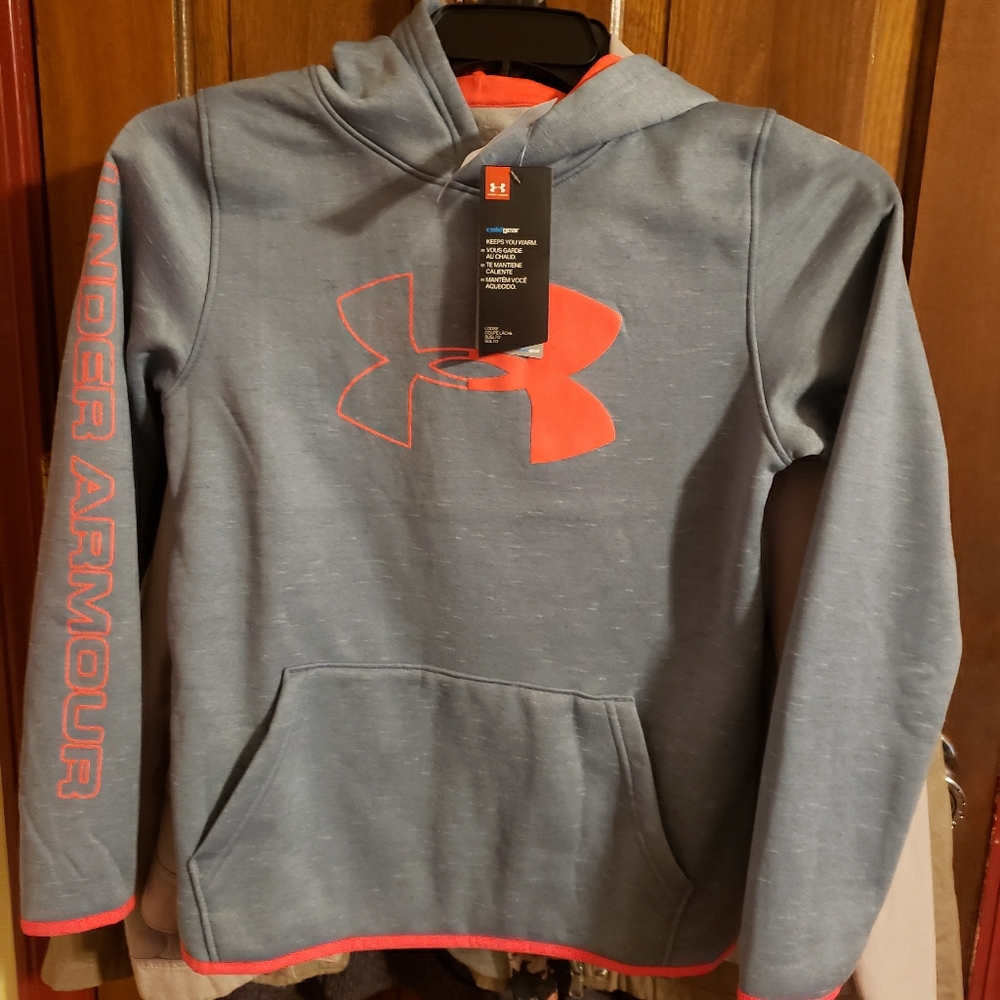 Brand New with tags youth large under armour hoodi